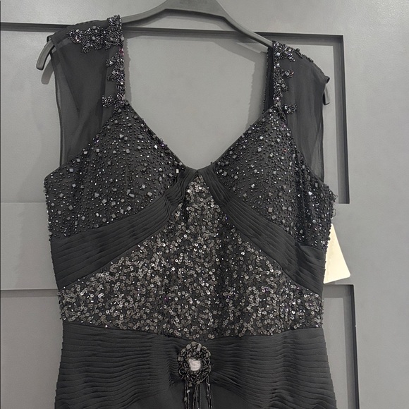 Black sequins silk evening gown - Picture 2 of 6